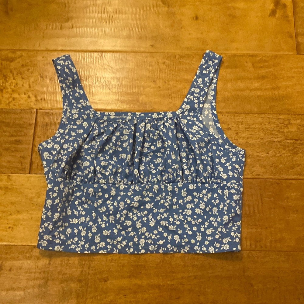 Copper Closet Blue Ditsy Floral Crop Tank Top